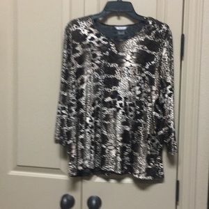 3/4 sleeve TanJay blouse.